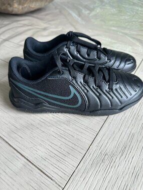 Kids Nike shoes new without tags size 1